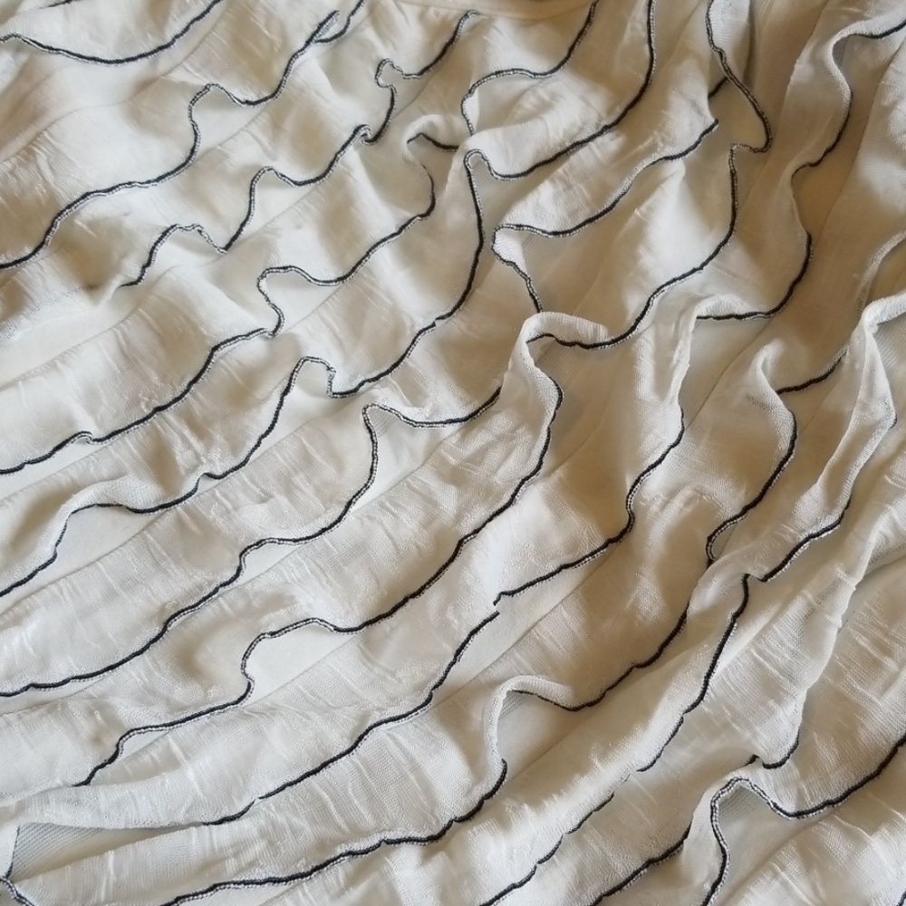 Only 9 Ruffle Top - Picture 4 of 4